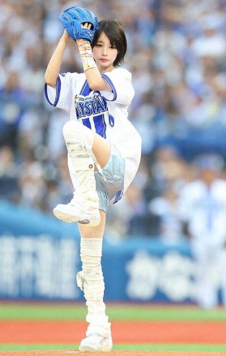 あのちゃん始球式画像