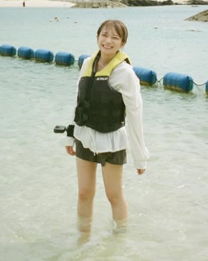 秋元真夏の画像